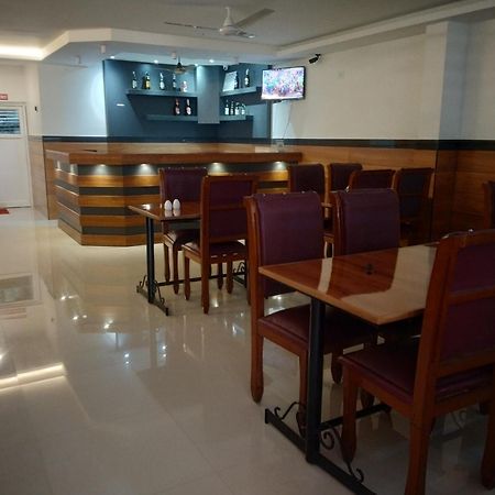 Hotel Priya Chengannur Exterior photo