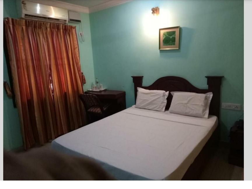 Hotel Priya Chengannur Room photo