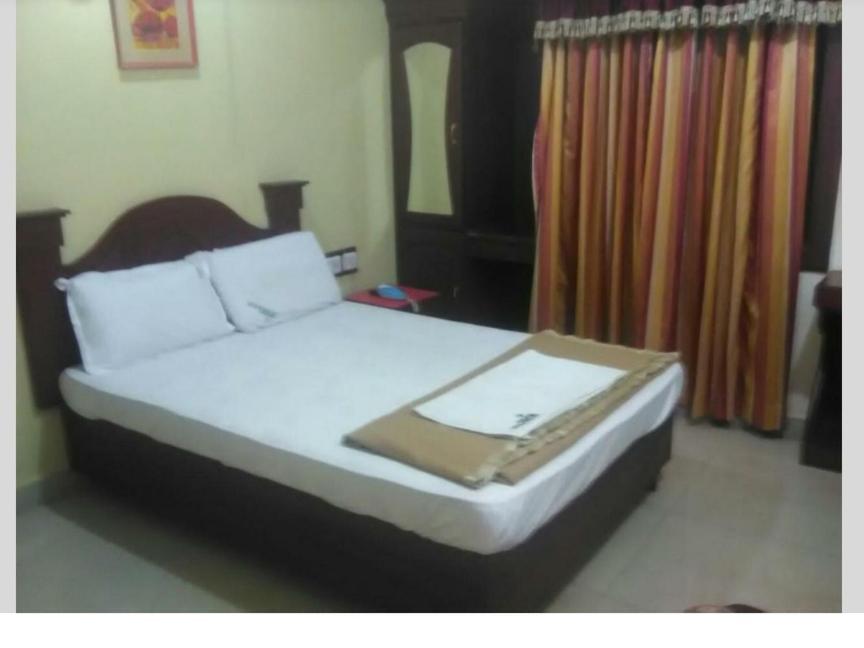Hotel Priya Chengannur Room photo
