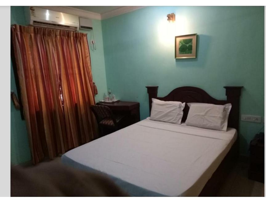 Hotel Priya Chengannur Exterior photo