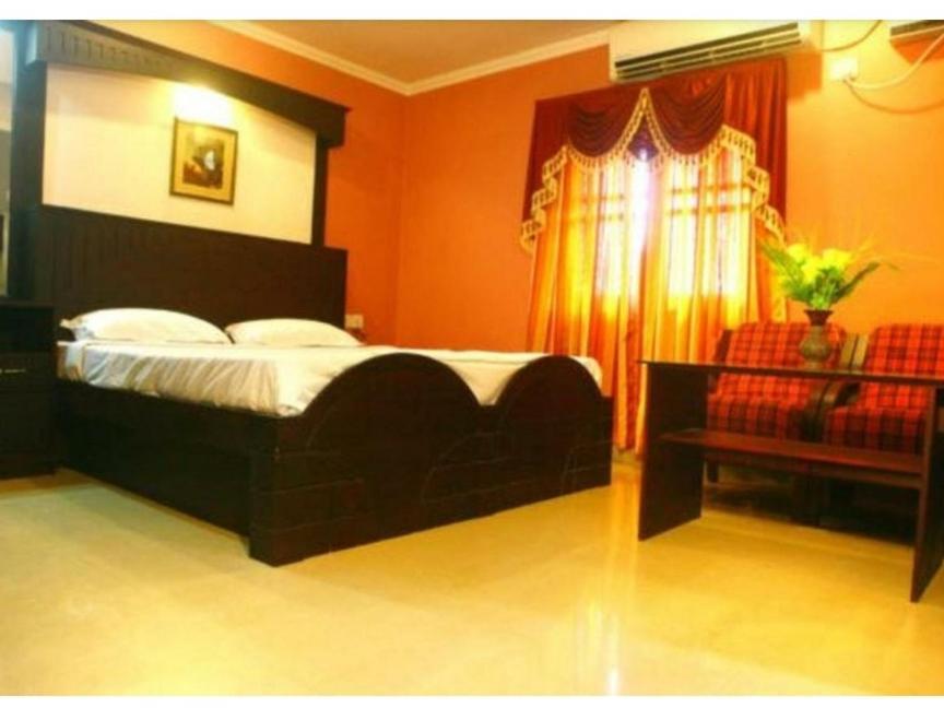 Hotel Priya Chengannur Exterior photo