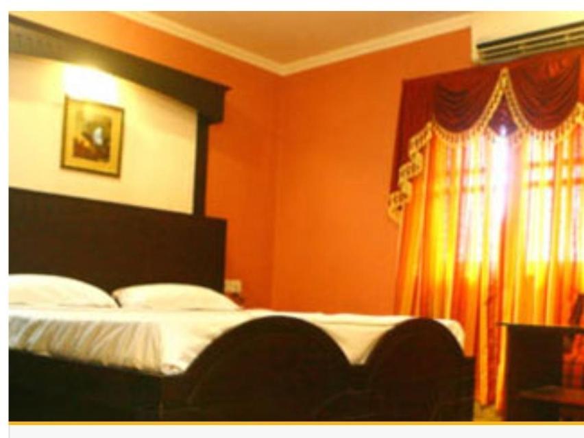 Hotel Priya Chengannur Exterior photo